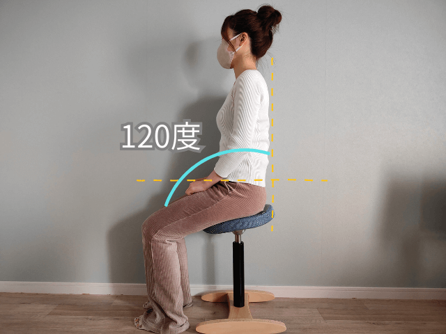 バランスラボの腰痛対策椅子・バランスシナジーと女性